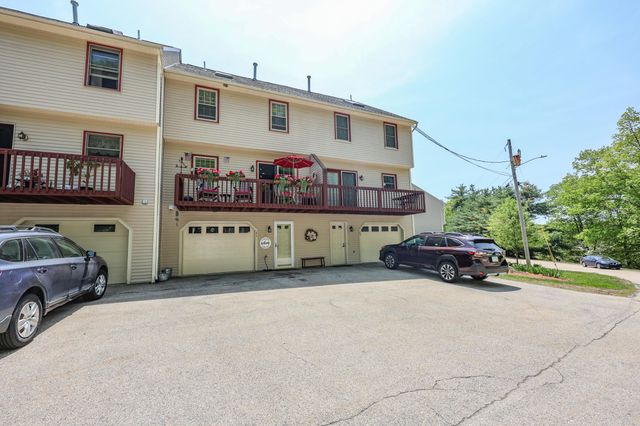 31 Stanstead Place, Nashua, NH 03063