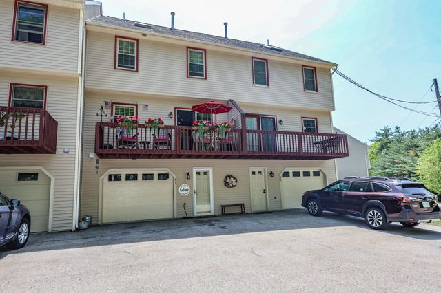 31 Stanstead Place, Nashua, NH 03063