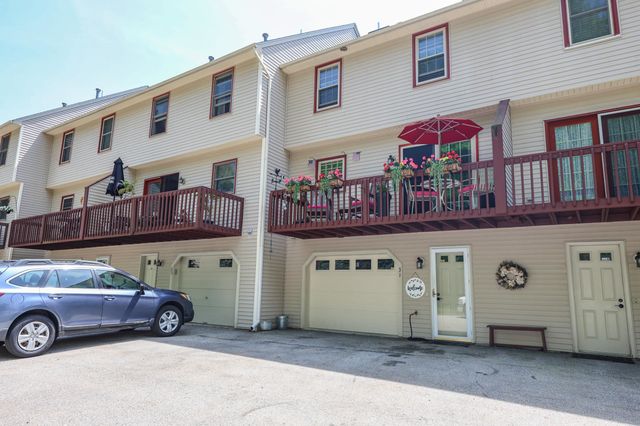 31 Stanstead Place, Nashua, NH 03063
