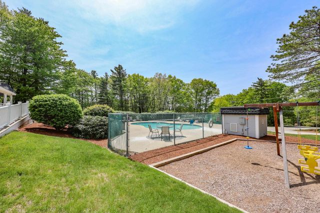 31 Stanstead Place, Nashua, NH 03063