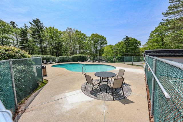 31 Stanstead Place, Nashua, NH 03063