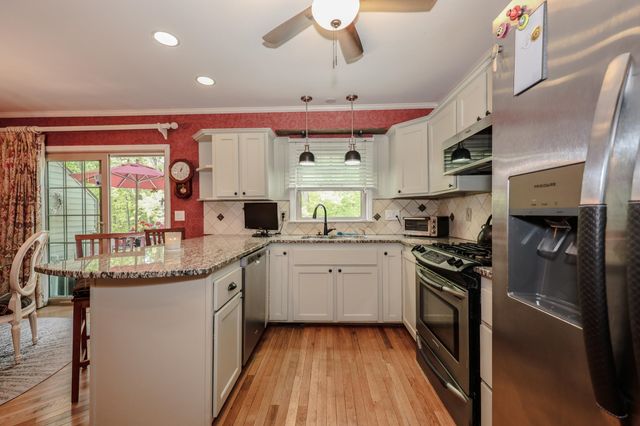 31 Stanstead Place, Nashua, NH 03063