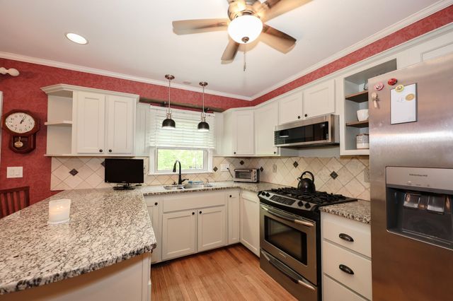 31 Stanstead Place, Nashua, NH 03063