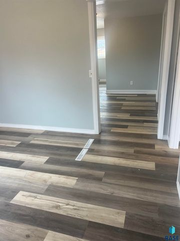 3601 9Th Ave Ave Avenue, Sioux Falls, SD 57104