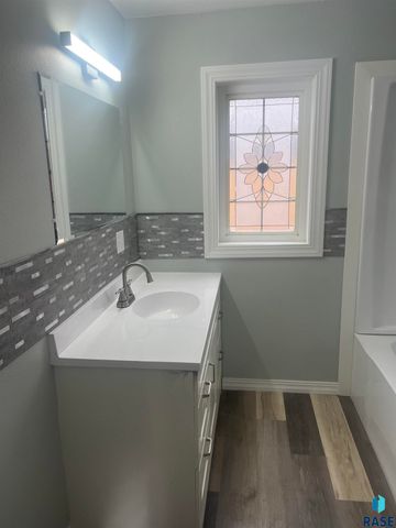 3601 9Th Ave Ave Avenue, Sioux Falls, SD 57104