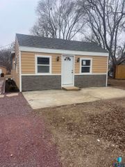 3601 9Th Ave Ave Avenue, Sioux Falls, SD 57104