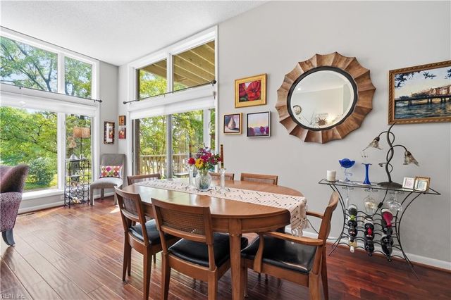 696 Mowbray Arch Apt 930, Norfolk, VA 23507