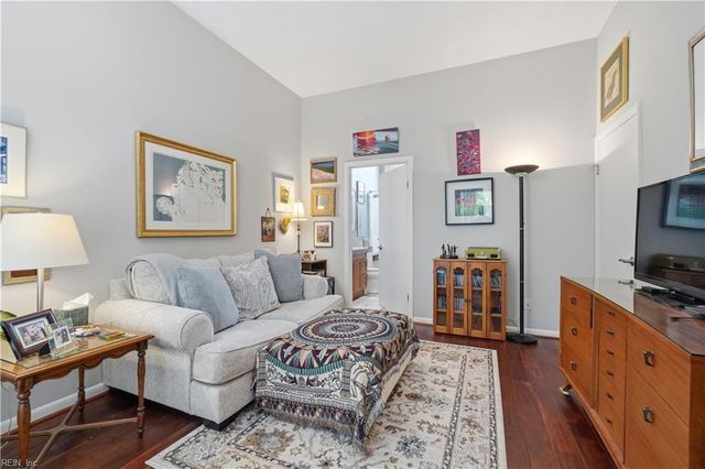 696 Mowbray Arch Apt 930, Norfolk, VA 23507