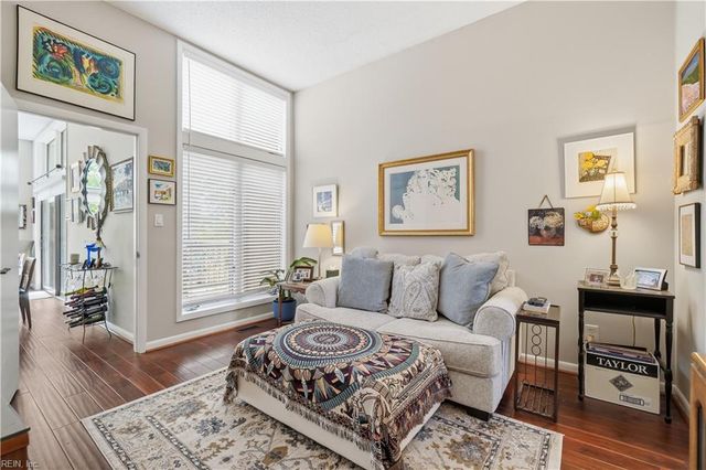 696 Mowbray Arch Apt 930, Norfolk, VA 23507