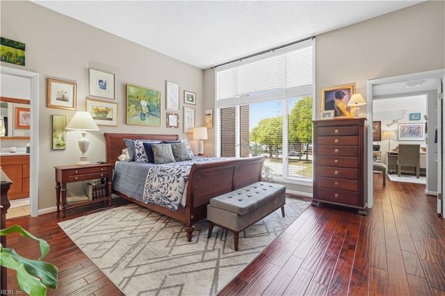 696 Mowbray Arch Apt 930, Norfolk, VA 23507