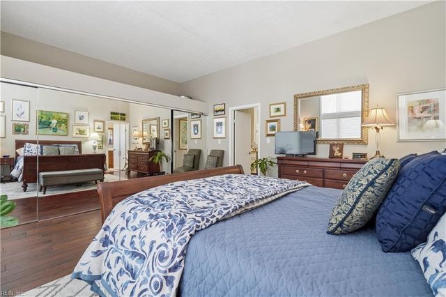 696 Mowbray Arch Apt 930, Norfolk, VA 23507