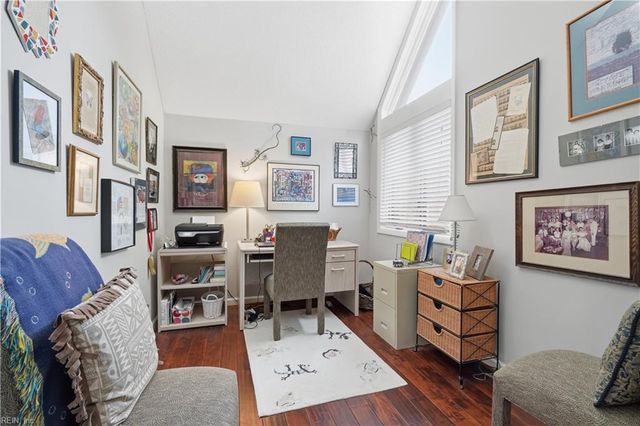 696 Mowbray Arch Apt 930, Norfolk, VA 23507