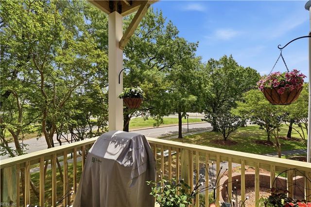 696 Mowbray Arch Apt 930, Norfolk, VA 23507