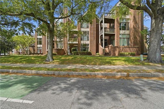 696 Mowbray Arch Apt 930, Norfolk, VA 23507