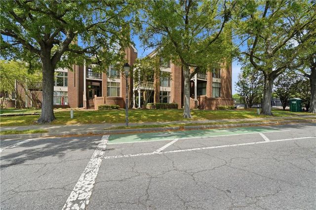 696 Mowbray Arch Apt 930, Norfolk, VA 23507