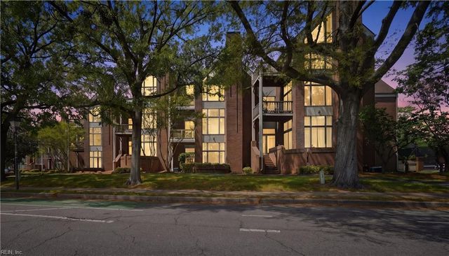 696 Mowbray Arch Apt 930, Norfolk, VA 23507