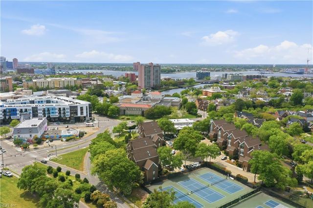 696 Mowbray Arch Apt 930, Norfolk, VA 23507