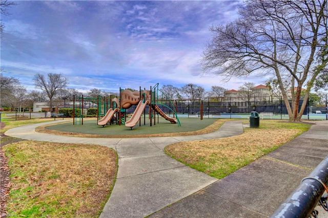 696 Mowbray Arch Apt 930, Norfolk, VA 23507