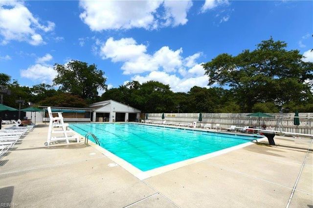 696 Mowbray Arch Apt 930, Norfolk, VA 23507