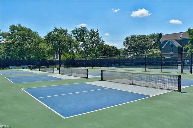 696 Mowbray Arch Apt 930, Norfolk, VA 23507