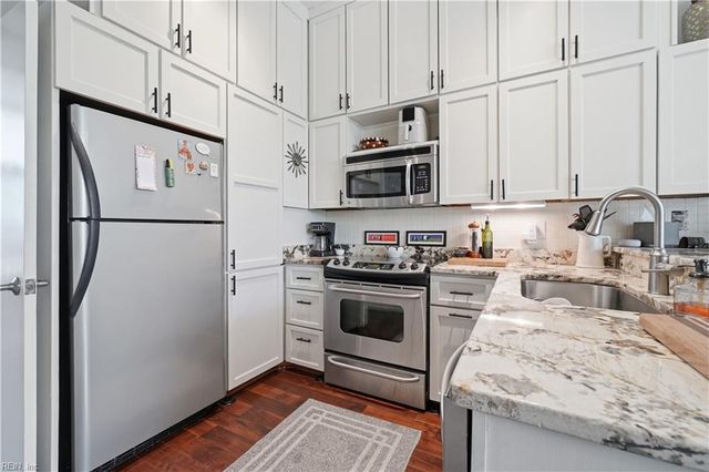 696 Mowbray Arch Apt 930, Norfolk, VA 23507