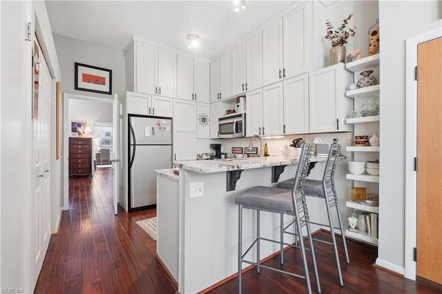 696 Mowbray Arch Apt 930, Norfolk, VA 23507