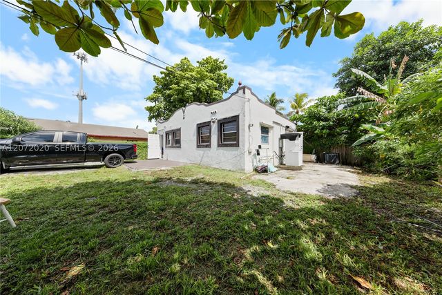 2151 NW 42nd St, Miami, FL 33142