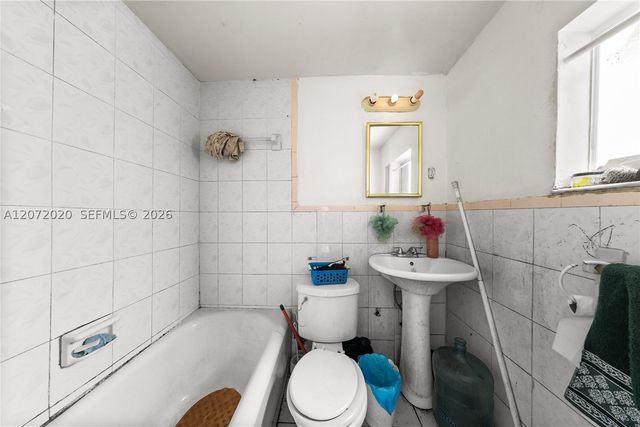 2151 NW 42nd St, Miami, FL 33142