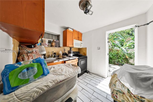 2151 NW 42nd St, Miami, FL 33142