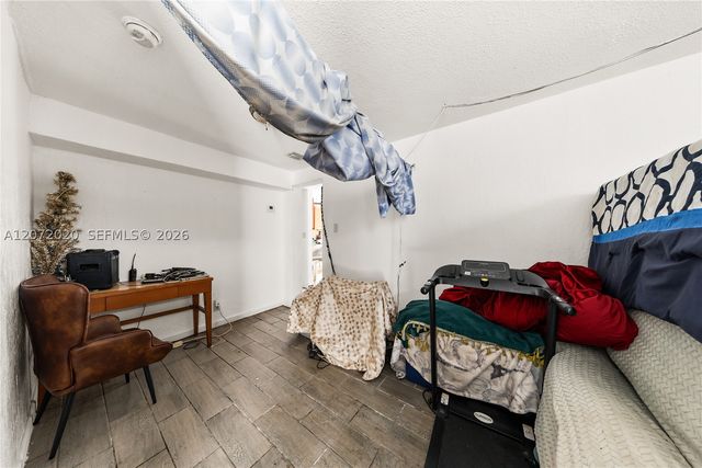 2151 NW 42nd St, Miami, FL 33142