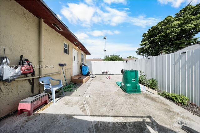 2151 NW 42nd St, Miami, FL 33142