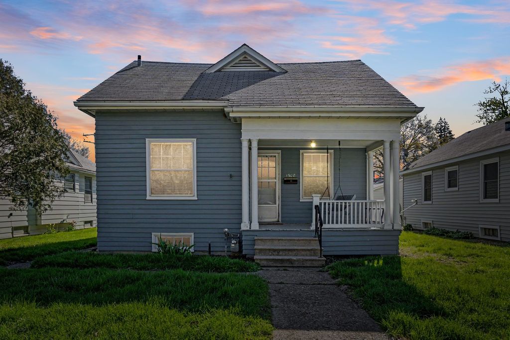 1908 24th Street, Moline, IL 61265