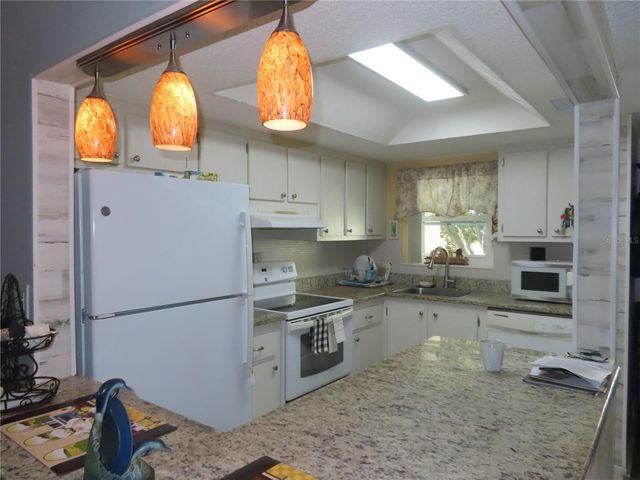 1524 LAKEVIEW ROAD 203, Clearwater, FL 33756