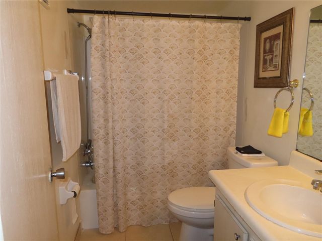 1524 LAKEVIEW ROAD 203, Clearwater, FL 33756