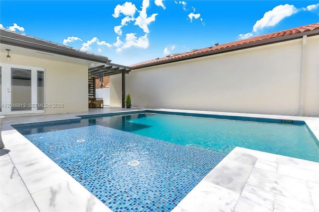 15241 NW 89th Ave, Miami Lakes, FL 33018