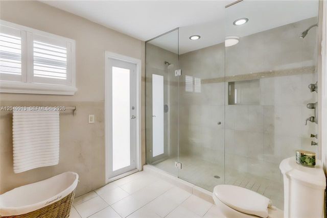 15241 NW 89th Ave, Miami Lakes, FL 33018