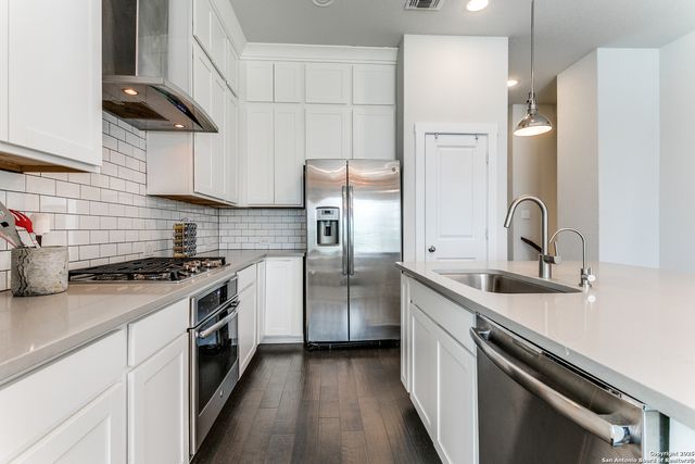 430 Clay St, Residence 8, San Antonio, TX 78204