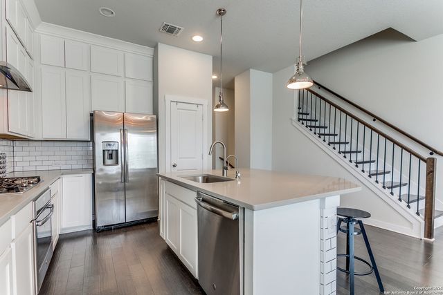 430 Clay St, Residence 8, San Antonio, TX 78204