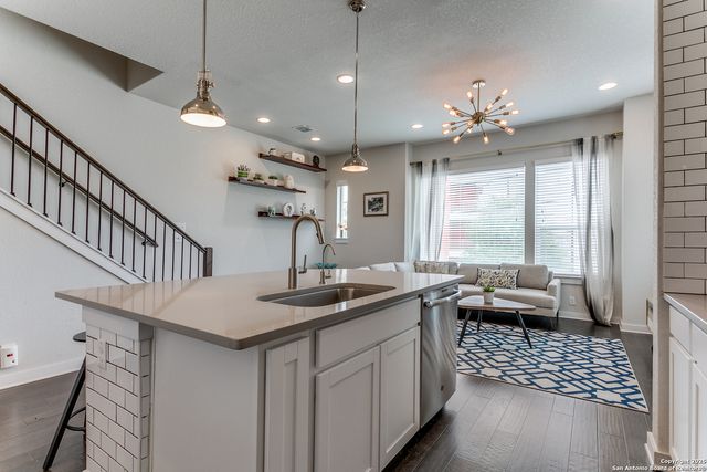 430 Clay St, Residence 8, San Antonio, TX 78204