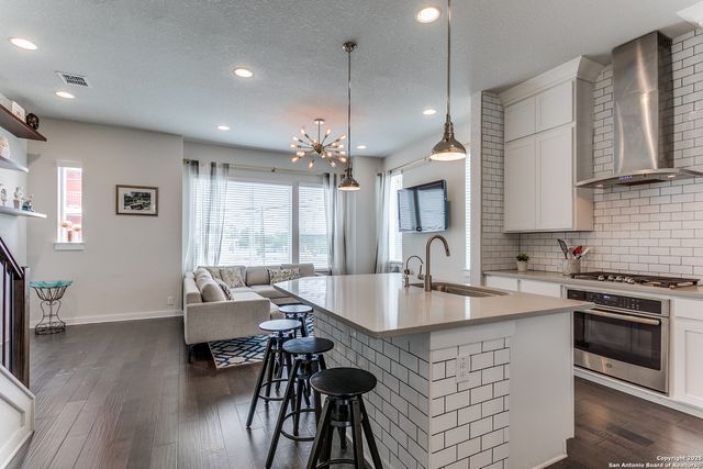 430 Clay St, Residence 8, San Antonio, TX 78204
