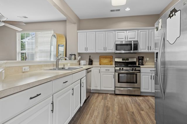 13243 Sierra Glen Road, Huntley, IL 60142