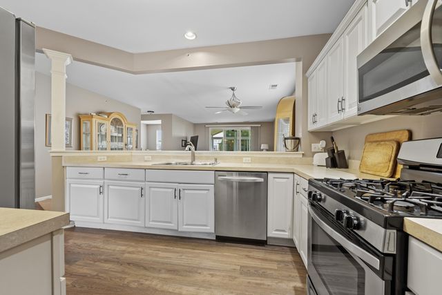 13243 Sierra Glen Road, Huntley, IL 60142