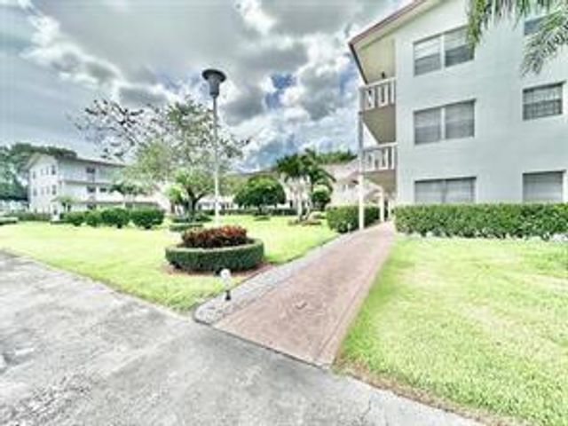 390 Fanshaw J, Boca Raton, FL 33434