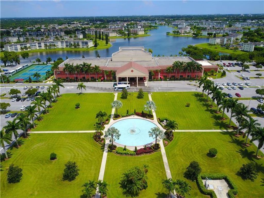 390 Fanshaw J, Boca Raton, FL 33434