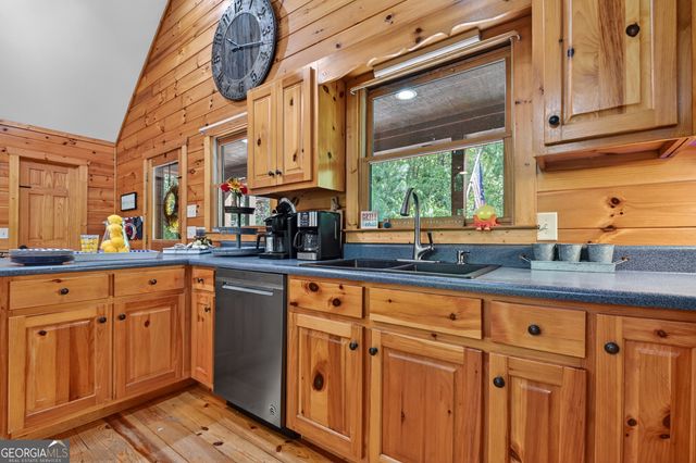 141 Gallery Court, Ellijay, GA 30540