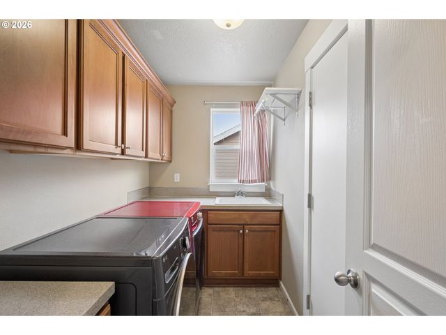 12690 TIDEWATER St, Oregon City, OR 97045