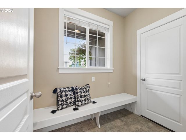 12690 TIDEWATER St, Oregon City, OR 97045