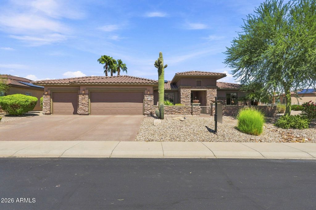 16904 W VILLAGIO Drive, Surprise, AZ 85387 — exterior