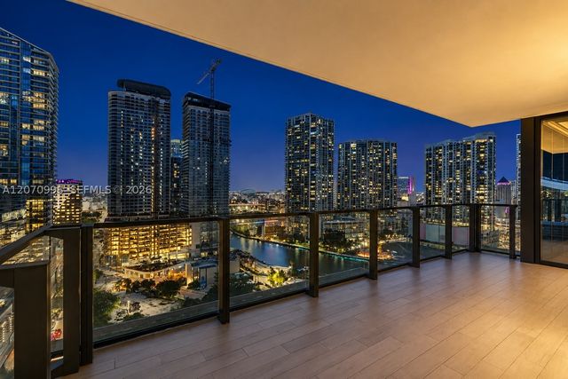 68 SE 6th St 1702, Miami, FL 33131