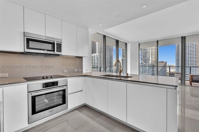 68 SE 6th St 1702, Miami, FL 33131
